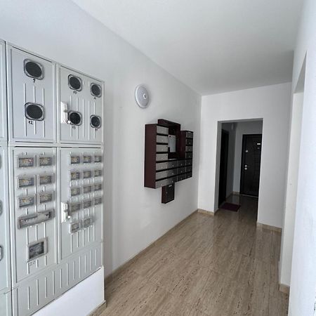 Apartament Simoni プロイェシュティ エクステリア 写真