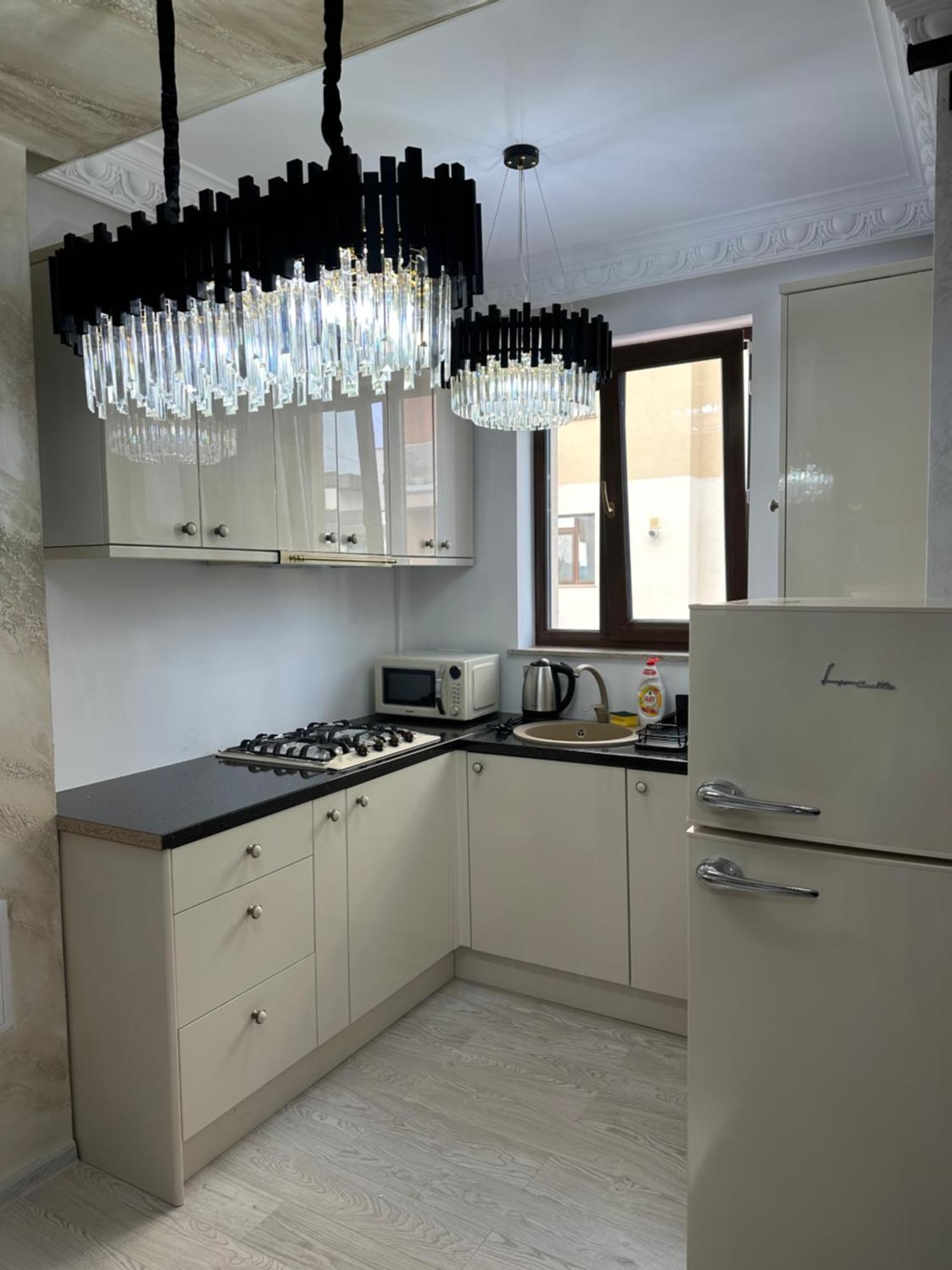 Apartament Simoni プロイェシュティ エクステリア 写真