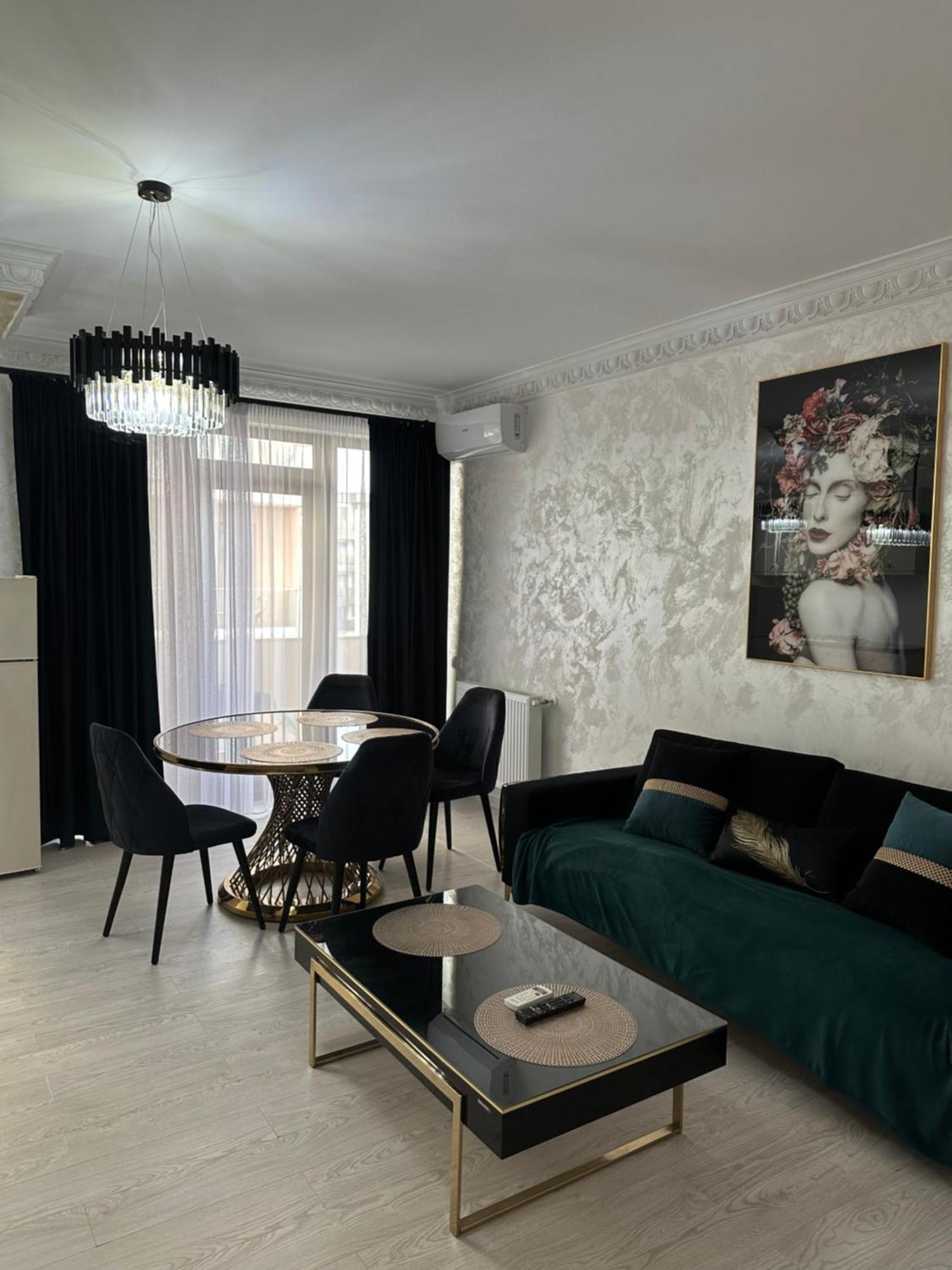 Apartament Simoni プロイェシュティ エクステリア 写真