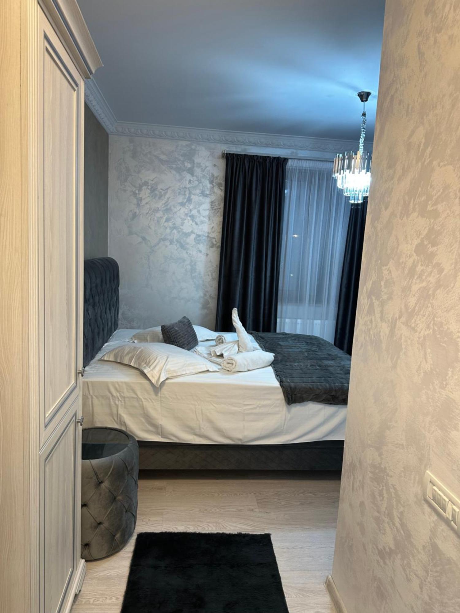 Apartament Simoni プロイェシュティ エクステリア 写真