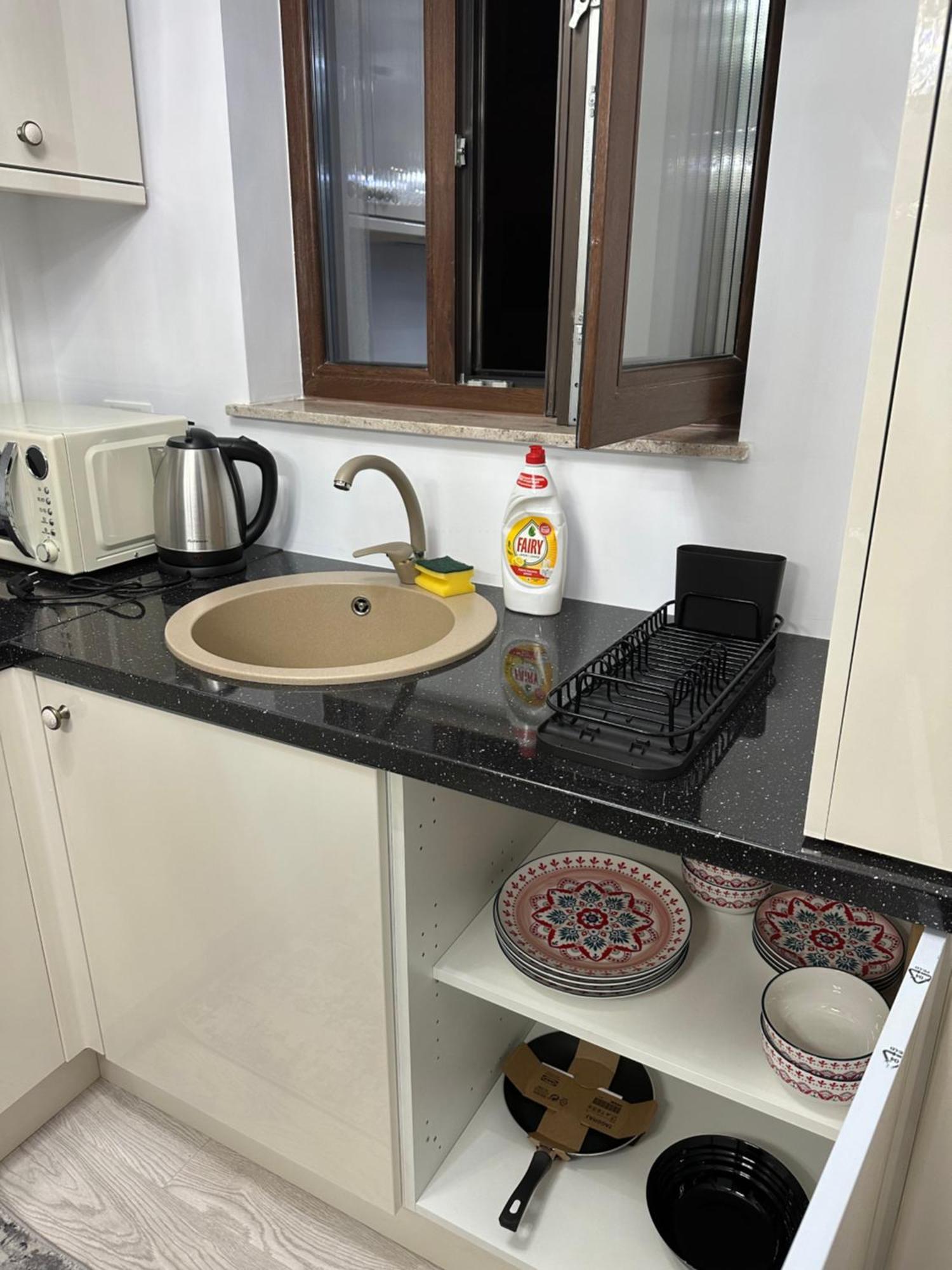 Apartament Simoni プロイェシュティ エクステリア 写真
