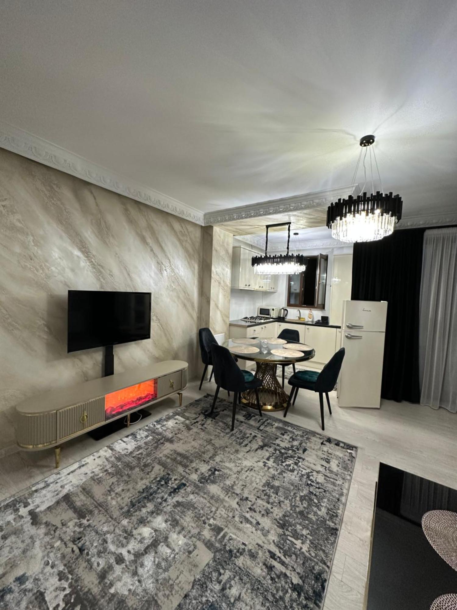 Apartament Simoni プロイェシュティ エクステリア 写真