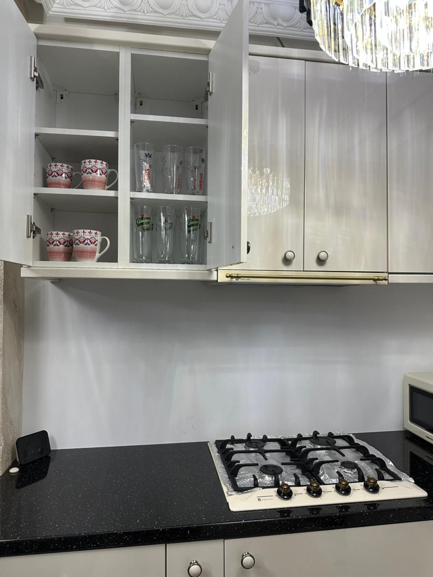 Apartament Simoni プロイェシュティ エクステリア 写真