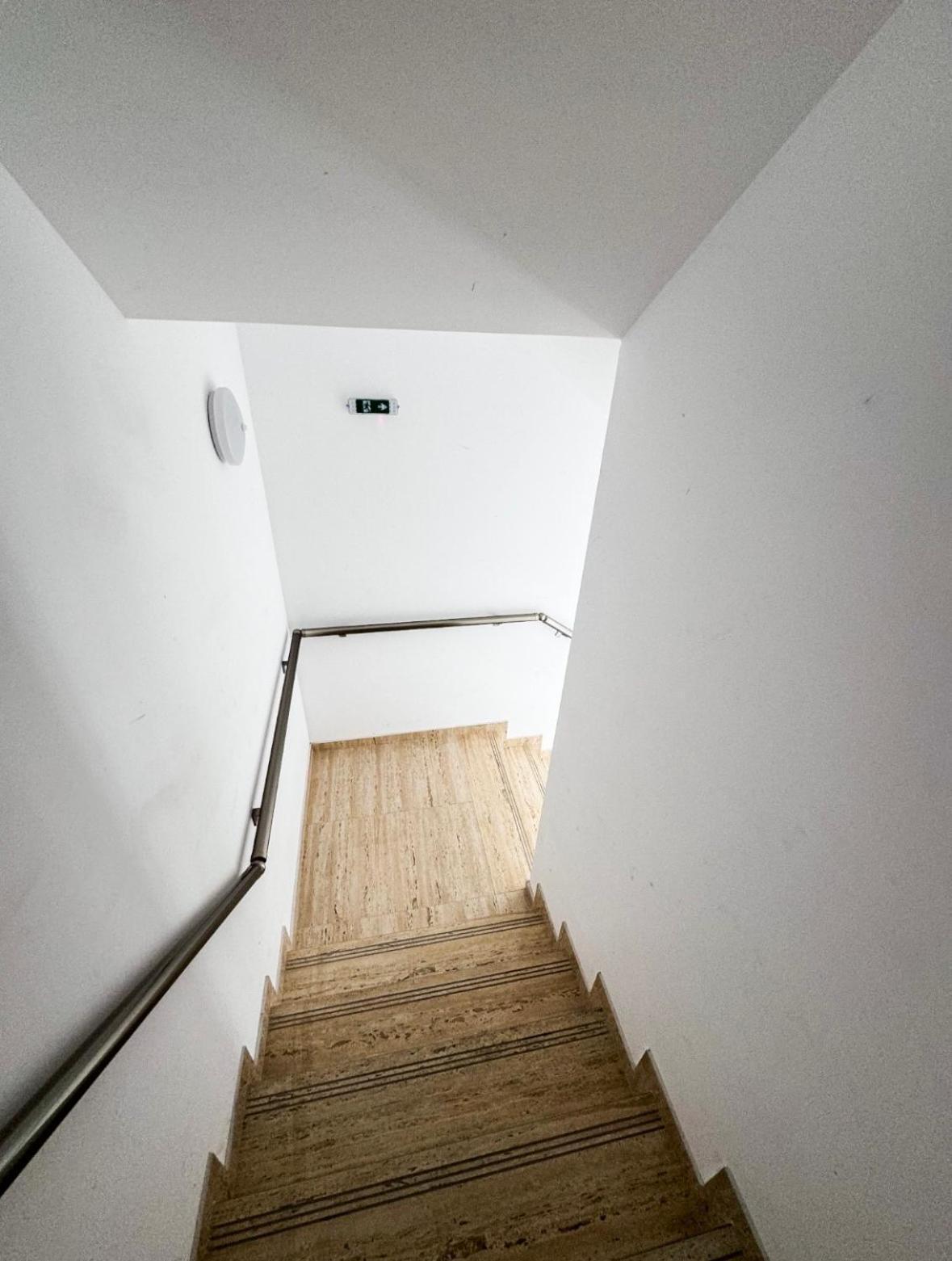 Apartament Simoni プロイェシュティ エクステリア 写真