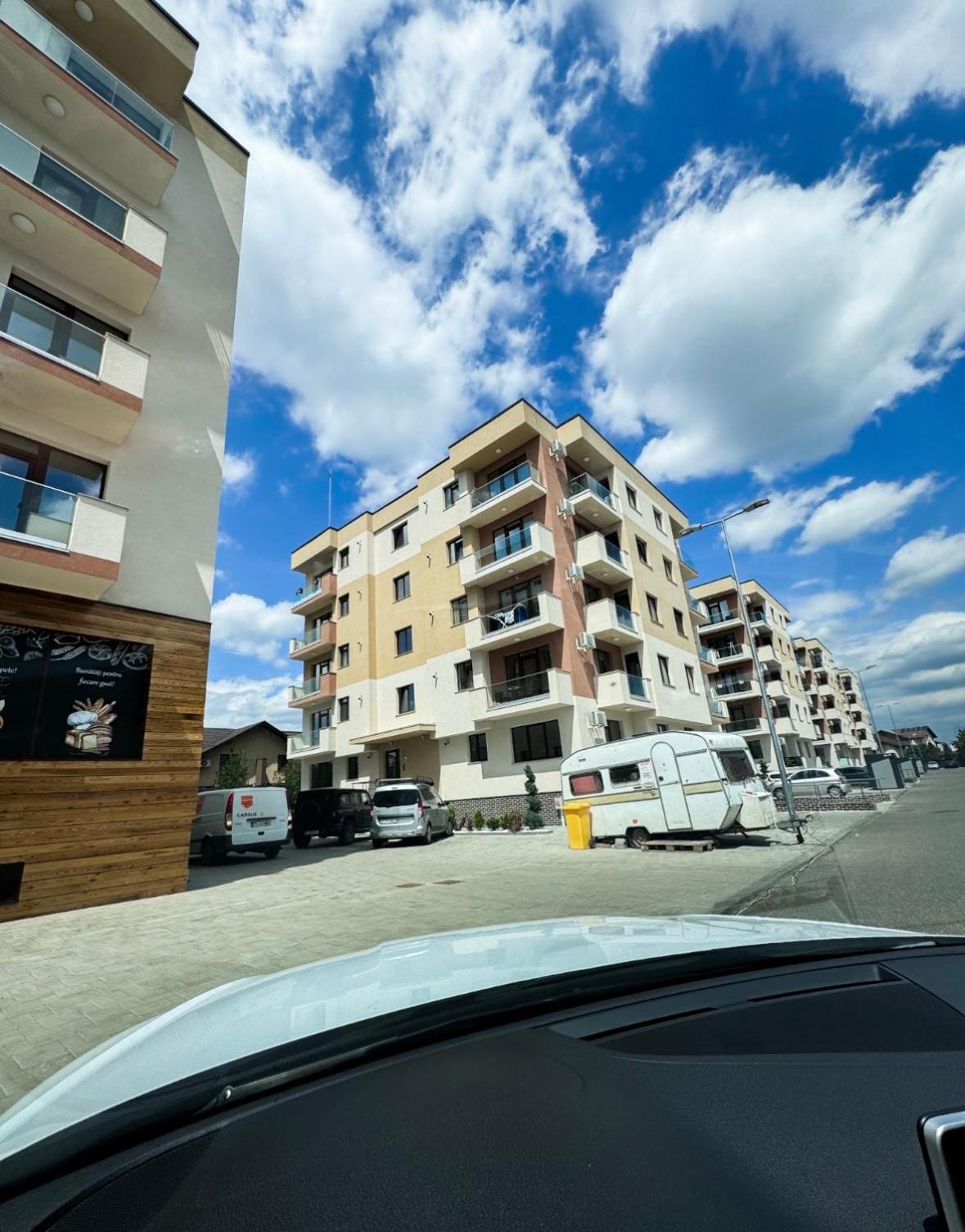 Apartament Simoni プロイェシュティ エクステリア 写真